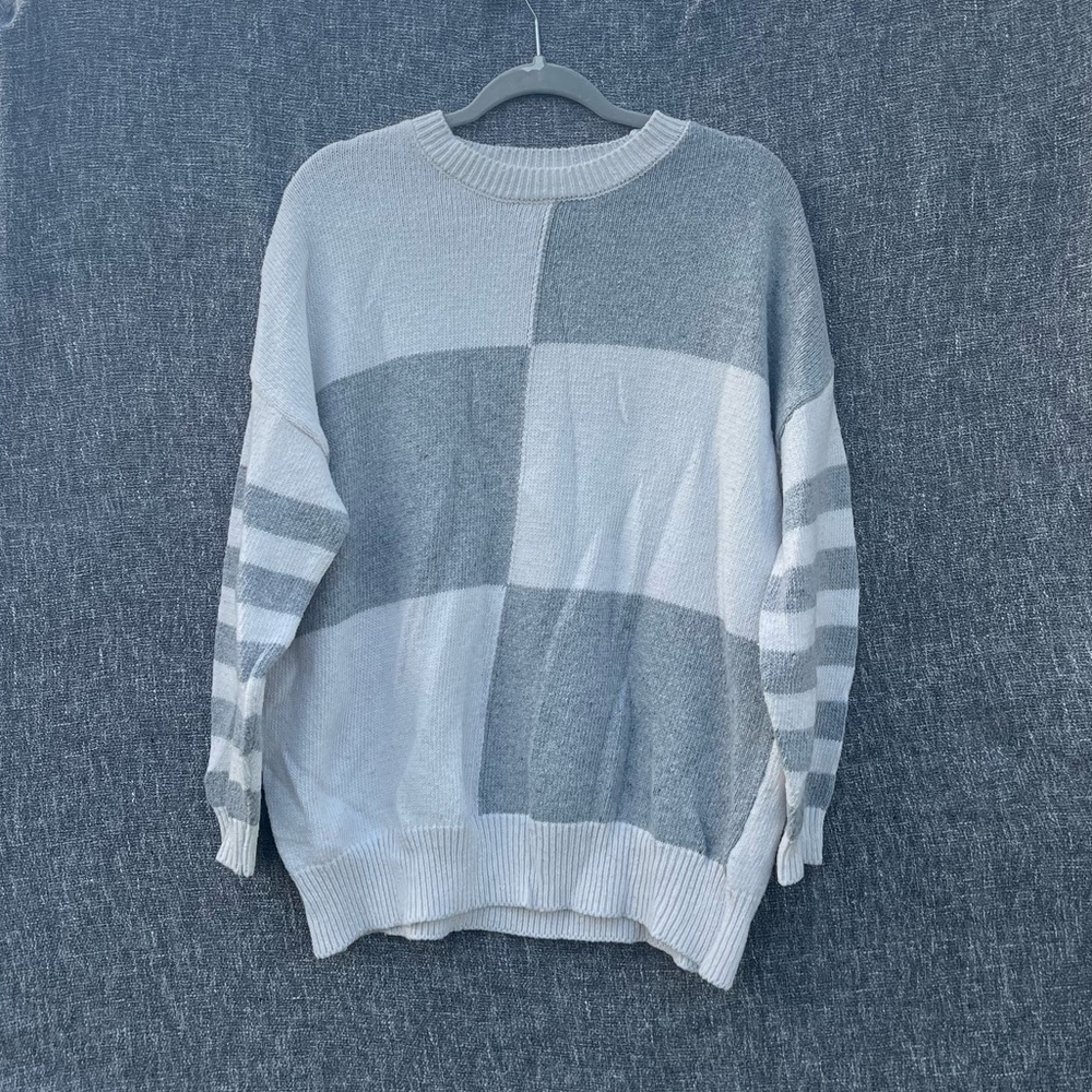Grey and White color blocked sweater
